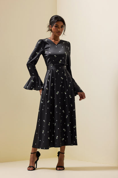 Classic Vintage Dress with a Flattering Fit