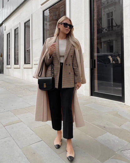 Effortlessly Elegant Jacket with a Timeless Design