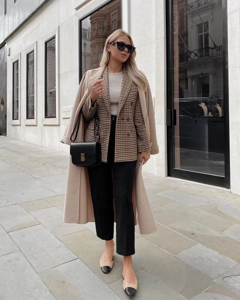 Effortlessly Elegant Jacket with a Timeless Design