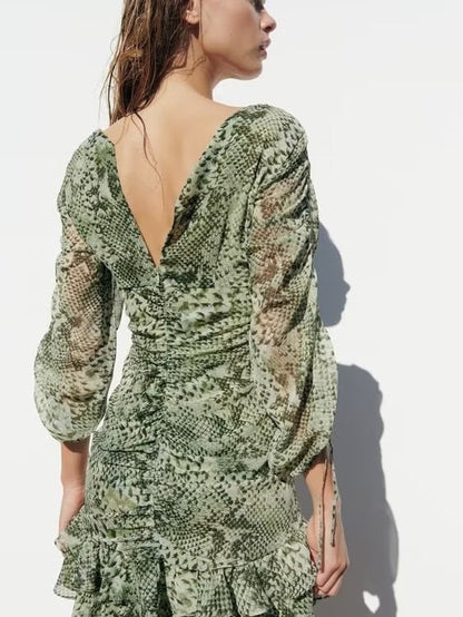 Beautifully Finished Dress in a Timeless Design