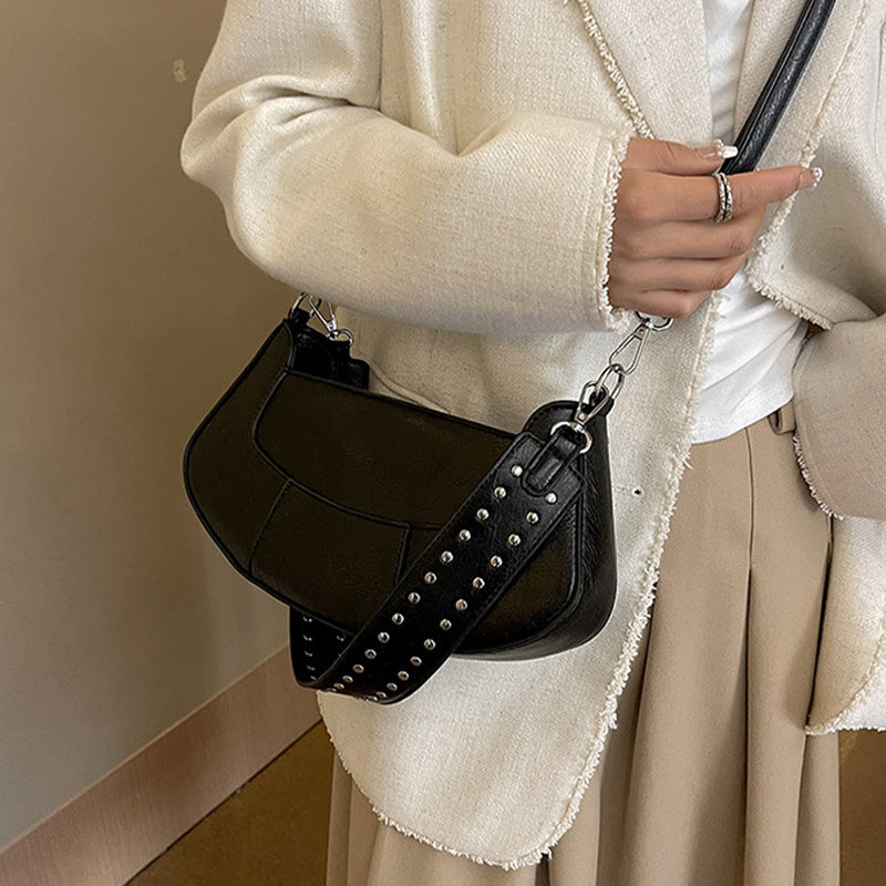 Well Tailored Bag with a Graceful Silhouette