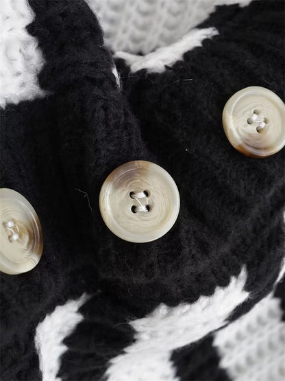 Well Tailored Cardigan with a Graceful Silhouette