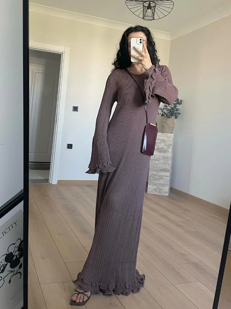 Well Tailored Dress with a Graceful Silhouette