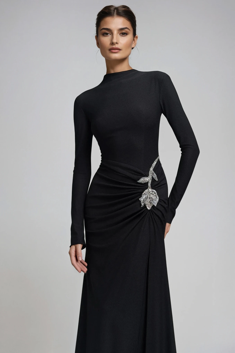Beautifully Finished Dress in a Timeless Design