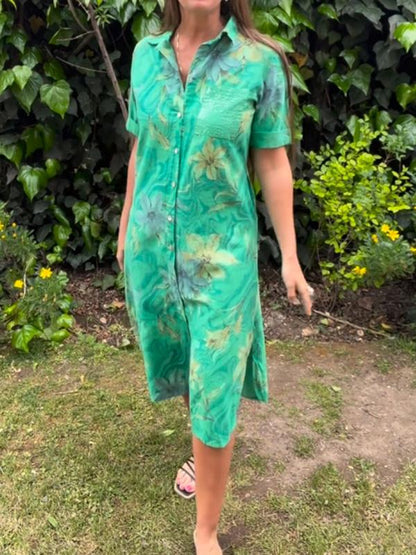 Classic Vintage Dress with a Flattering Fit