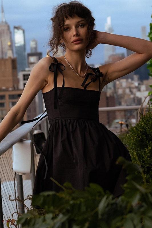Effortlessly Elegant Dress with a Timeless Design