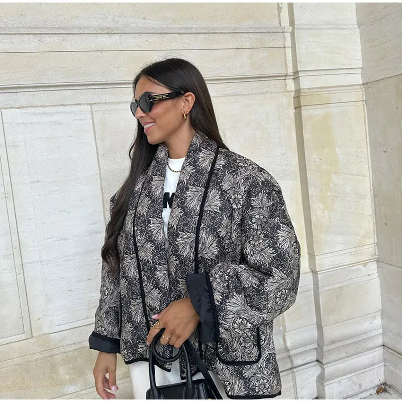 Effortlessly Elegant Jacket with a Timeless Design