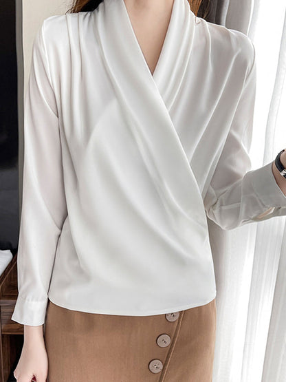 Classic Vintage Blouse with a Flattering Fit