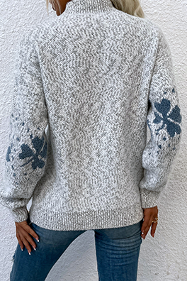 Well Tailored Sweater with a Graceful Silhouette