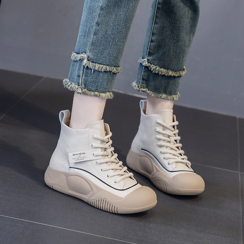 Effortlessly Elegant Boots with a Timeless Design