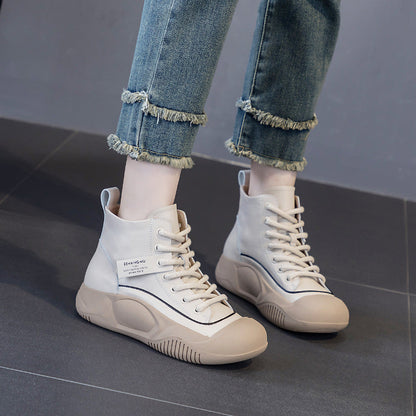 Effortlessly Elegant Boots with a Timeless Design