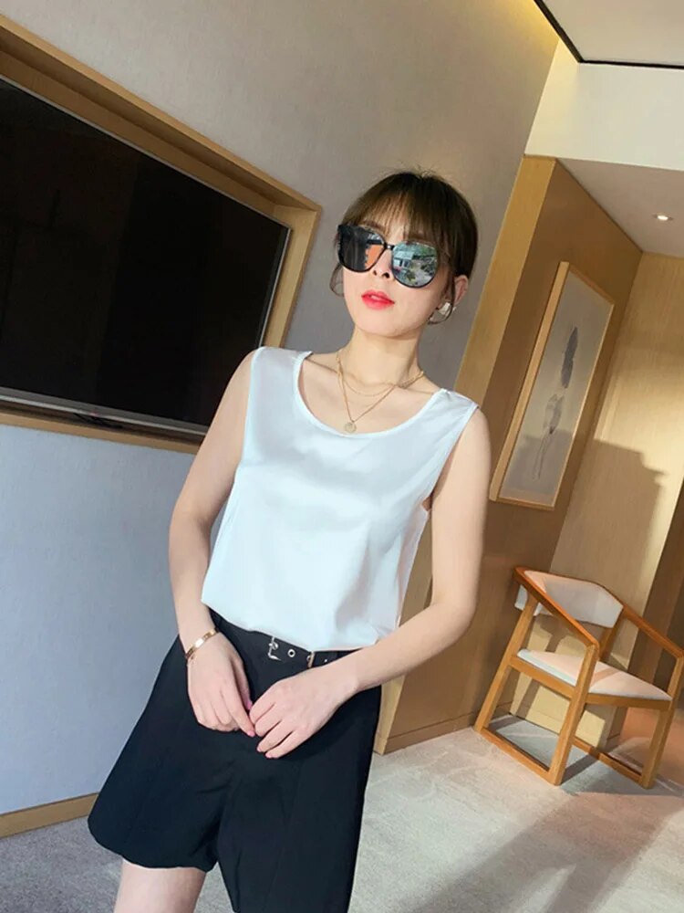 Beautifully Finished Top in a Timeless Design