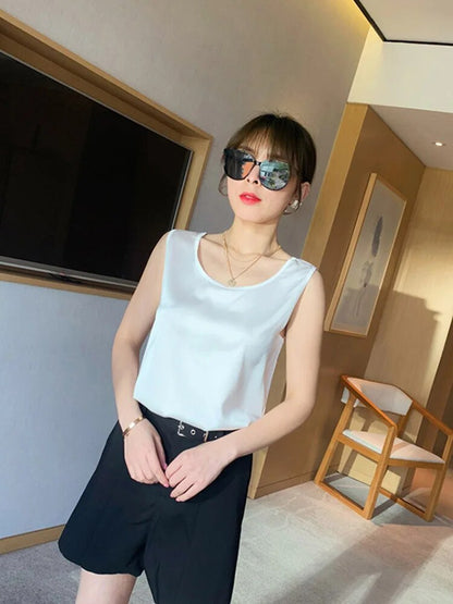 Beautifully Finished Top in a Timeless Design