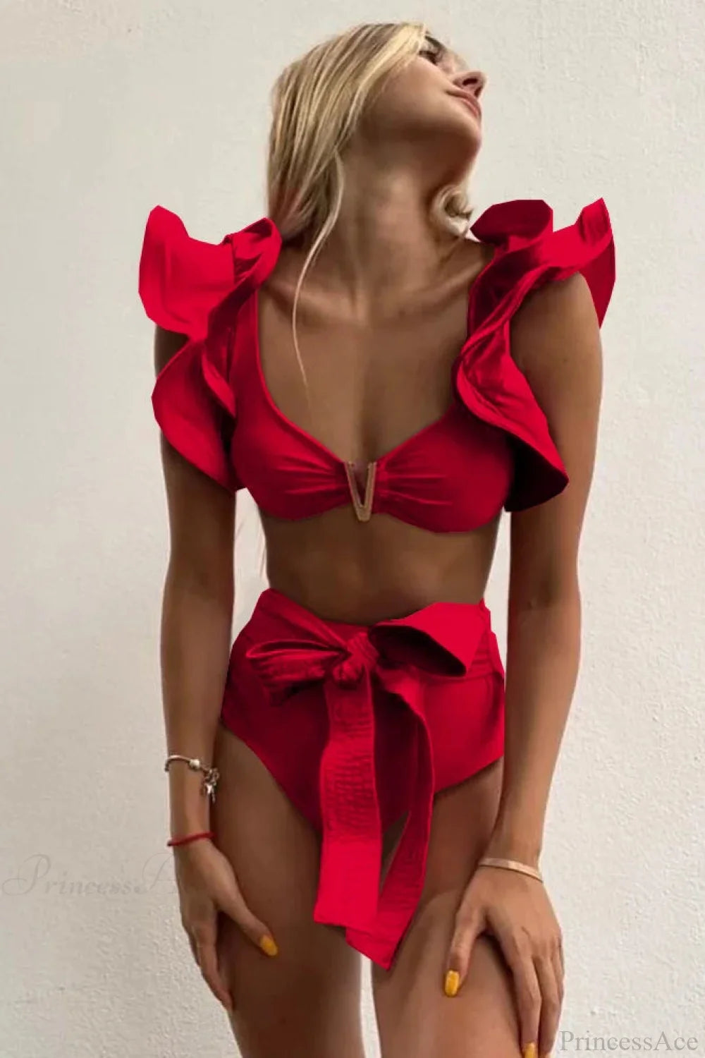 Effortlessly Elegant Bikini with a Timeless Design