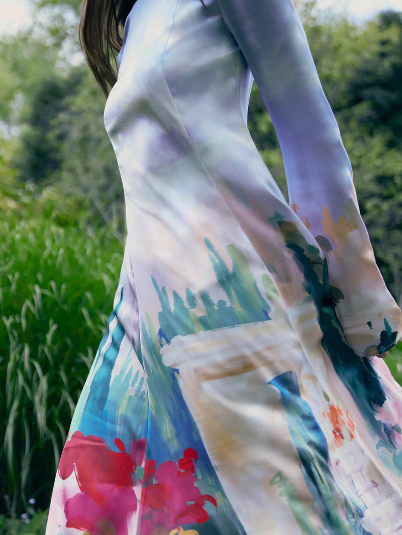 Beautifully Finished Dress in a Timeless Design
