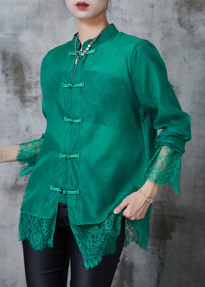 Classic Vintage Shirt with a Flattering Fit