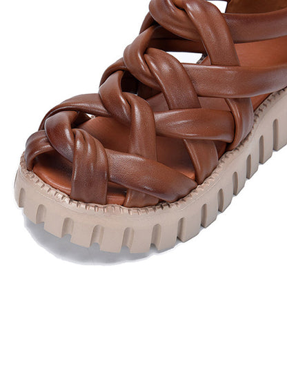 Effortlessly Elegant Sandals with a Timeless Design