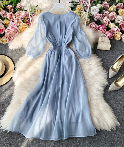 Effortlessly Elegant Dress with a Timeless Design