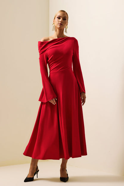Beautifully Finished Dress in a Timeless Design