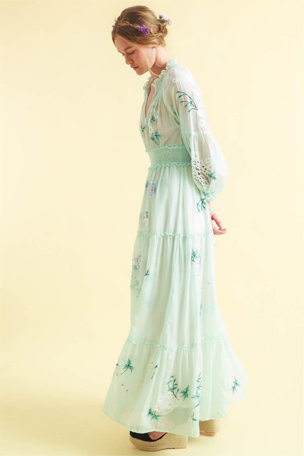 Gracefully Styled Dress for Any Occasion