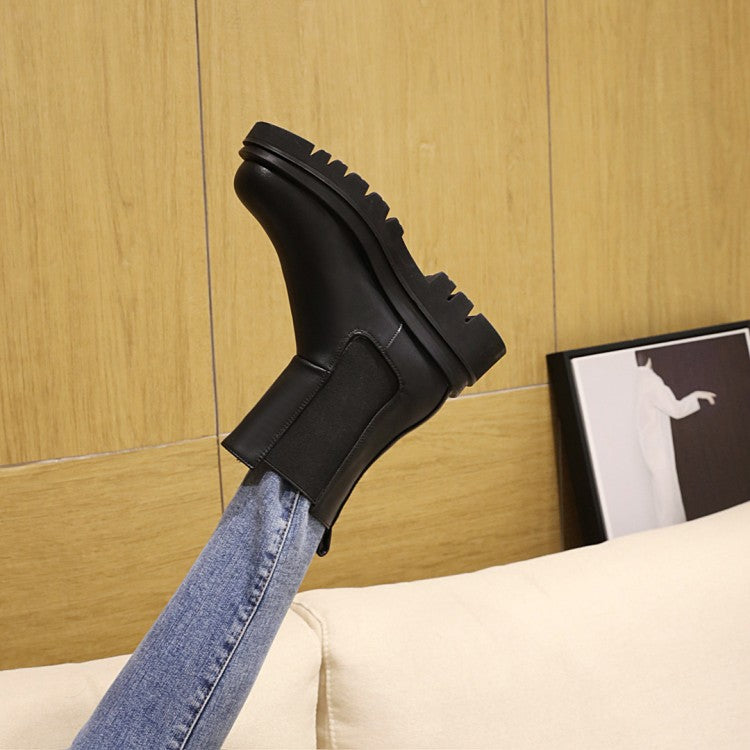 Well Tailored Boots with a Graceful Silhouette