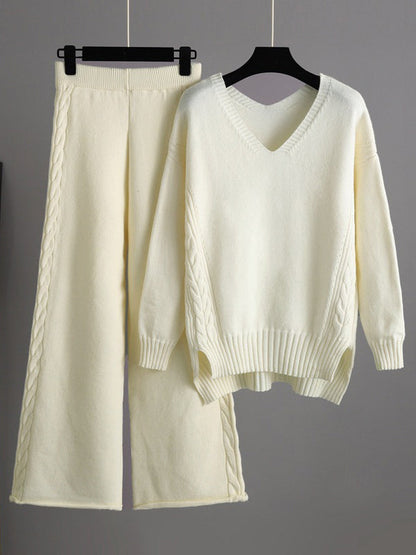 Effortlessly Elegant Sweater with a Timeless Design