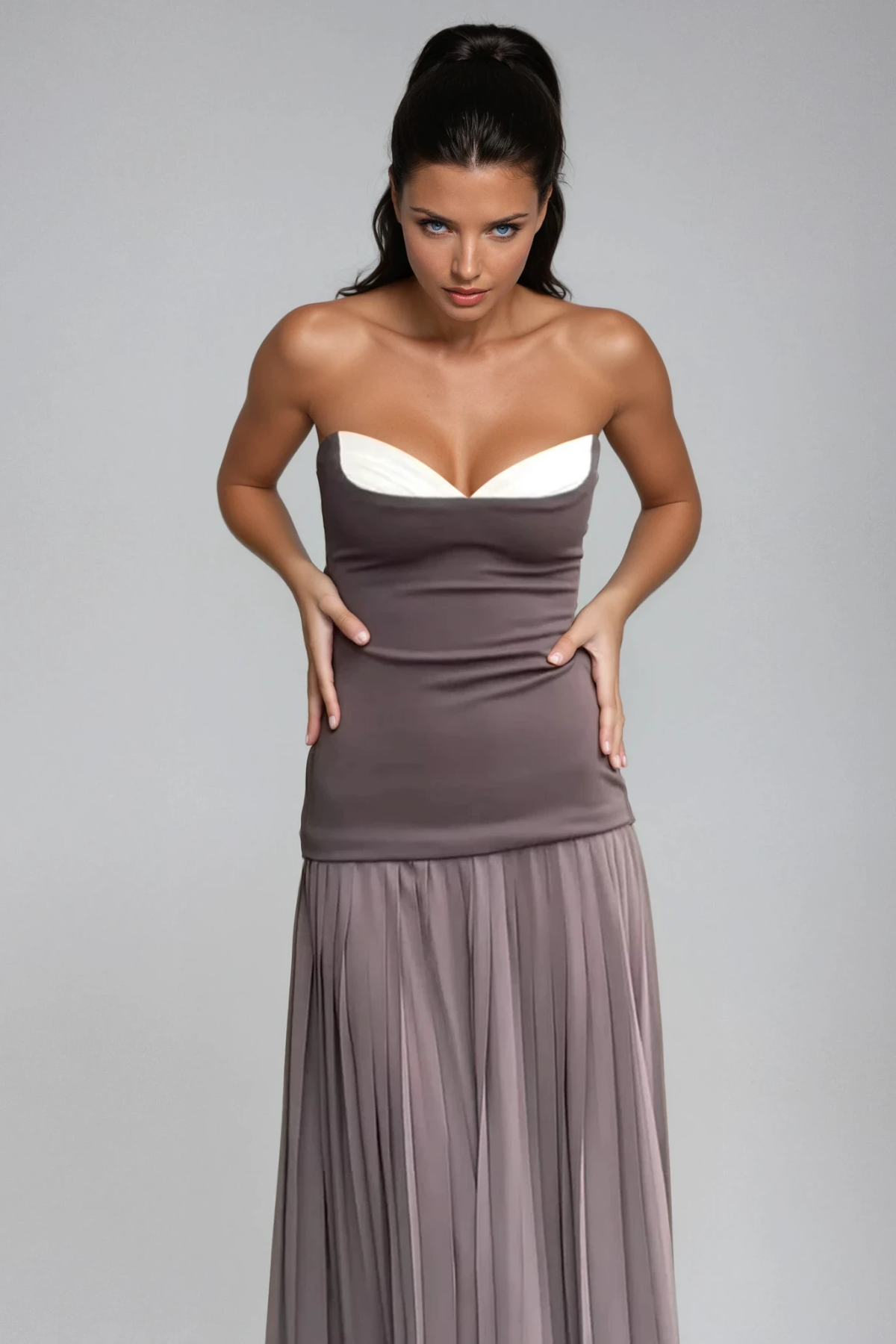 Beautifully Finished Dress in a Timeless Design