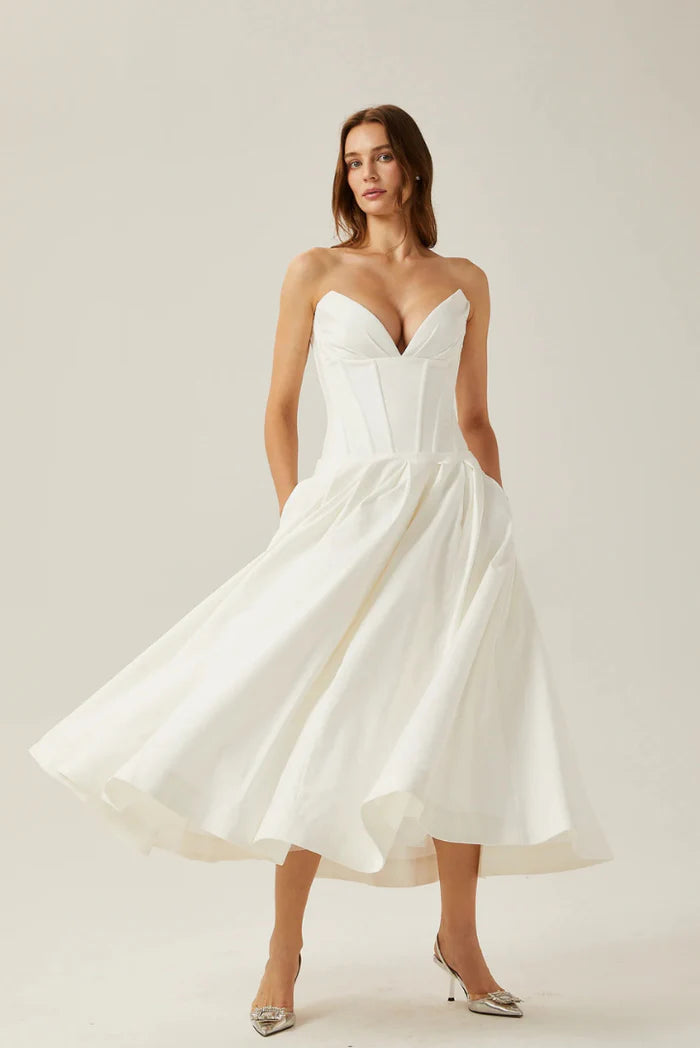 Beautifully Crafted Dress in a Classic Style
