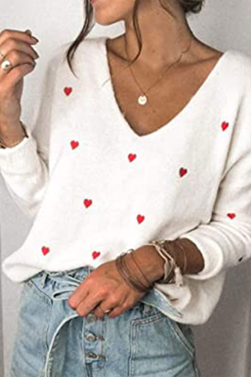 Effortlessly Elegant Sweater with a Timeless Design