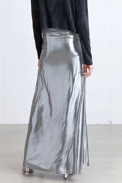 Well Tailored Garment with a Graceful Silhouette