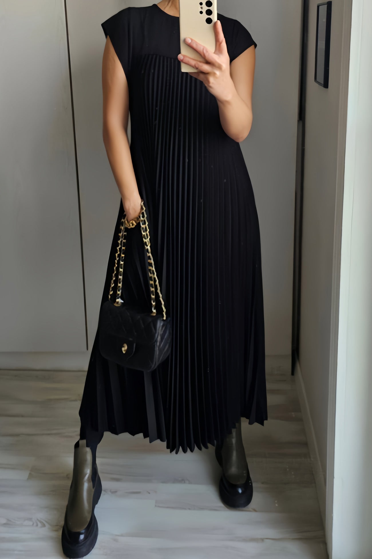 Beautifully Crafted Dress in a Classic Style