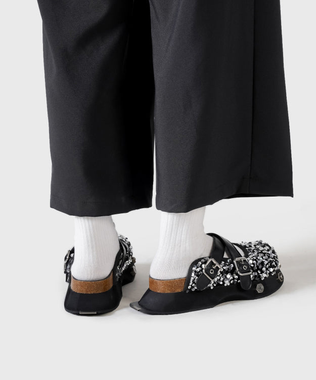 Effortlessly Elegant Sandals with a Timeless Design