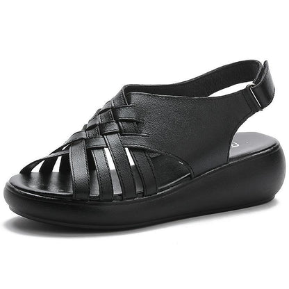 Effortlessly Elegant Sandals with a Timeless Design