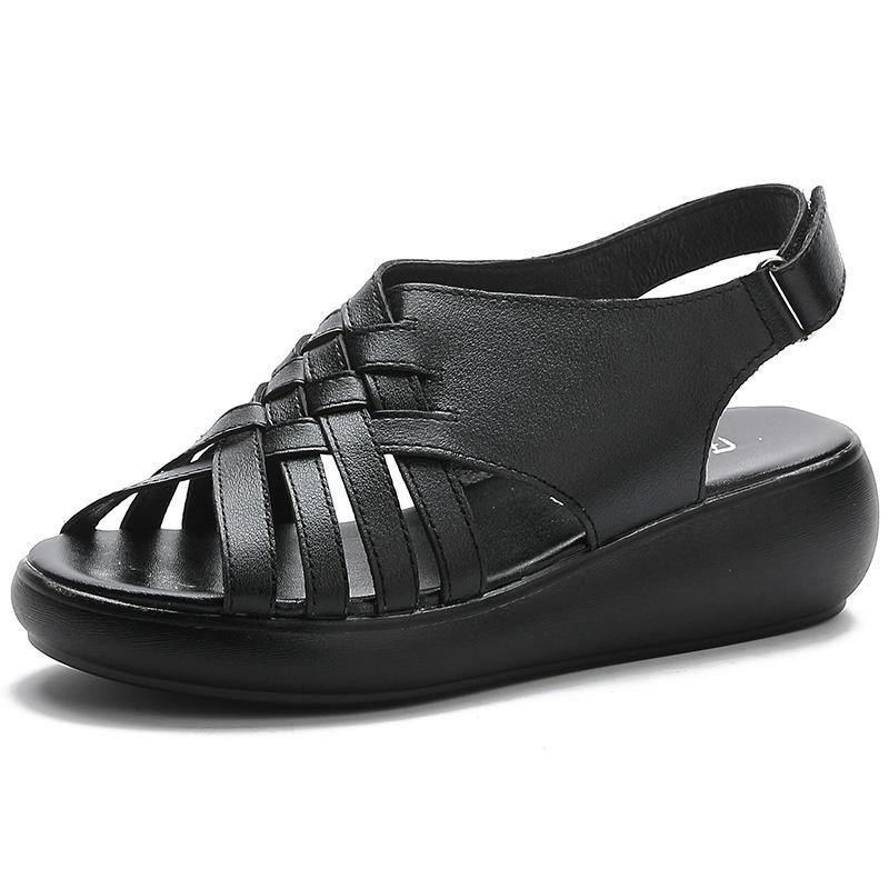 Effortlessly Elegant Sandals with a Timeless Design