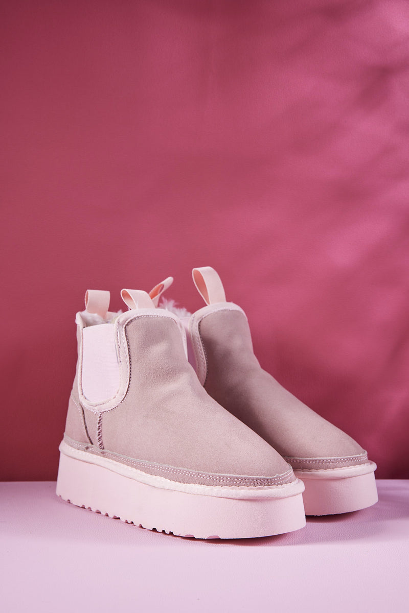 Beautifully Finished Boots in a Timeless Design