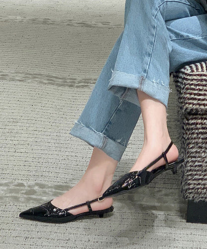 Well Tailored Sandals with a Graceful Silhouette