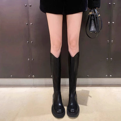Effortlessly Elegant Boots with a Timeless Design