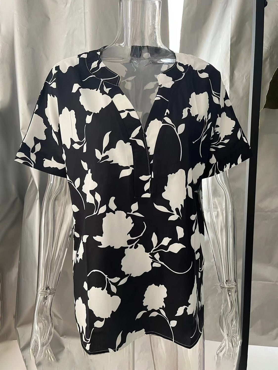 Elegantly Styled Blouse for Everyday Wear