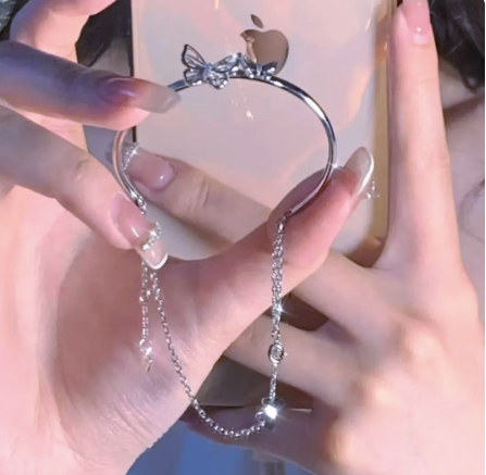 Sophisticated Garment with a Clean Classic Look