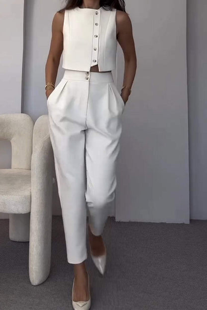 Well Tailored Trousers with a Graceful Silhouette