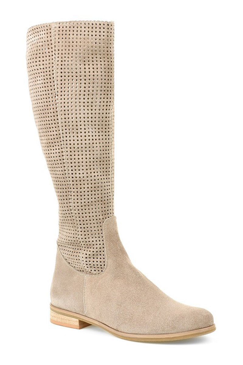 Well Tailored Shoes with a Graceful Silhouette