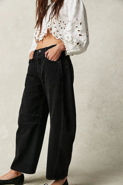 Well Tailored Bag with a Graceful Silhouette