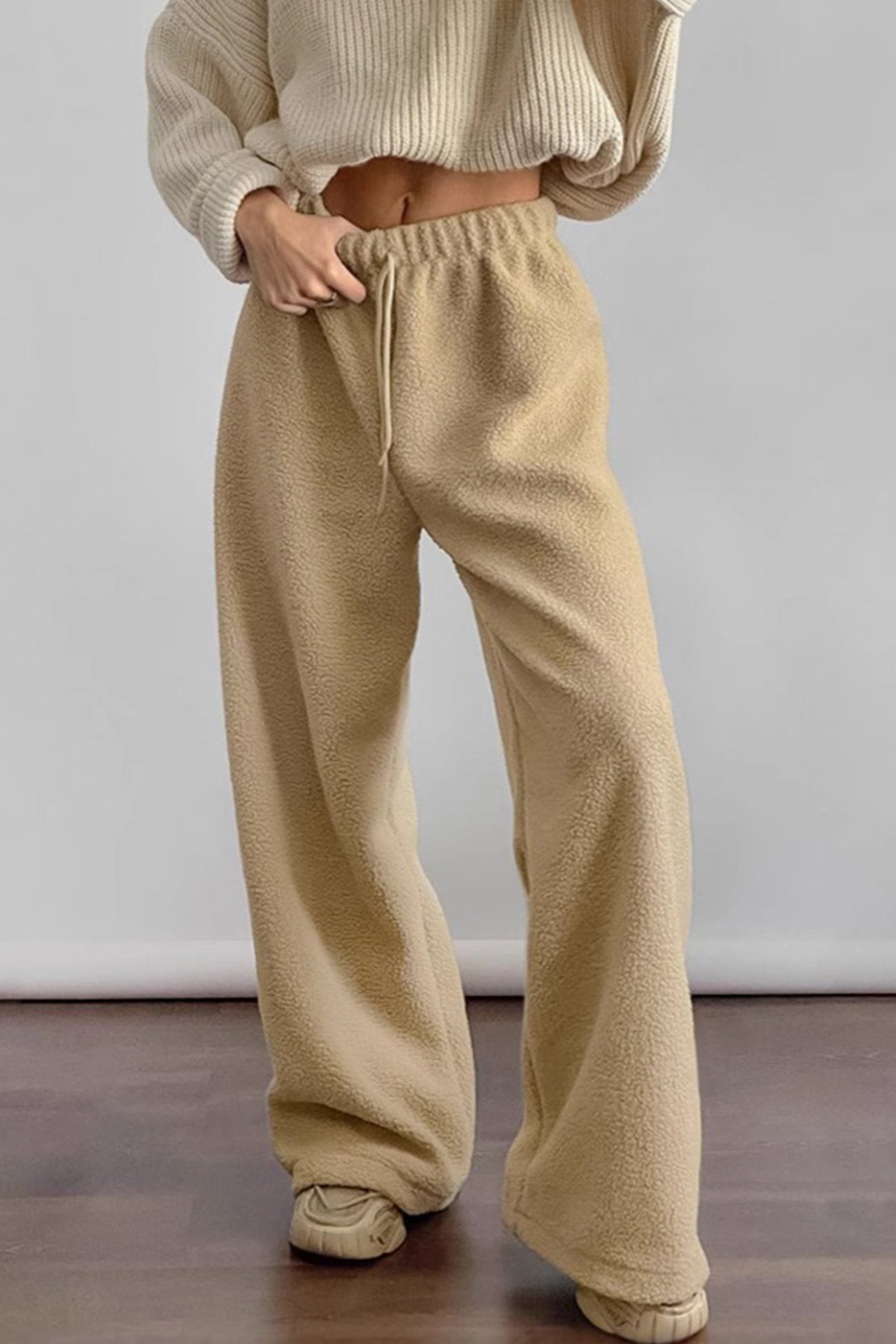 Effortlessly Elegant Pants with a Timeless Design