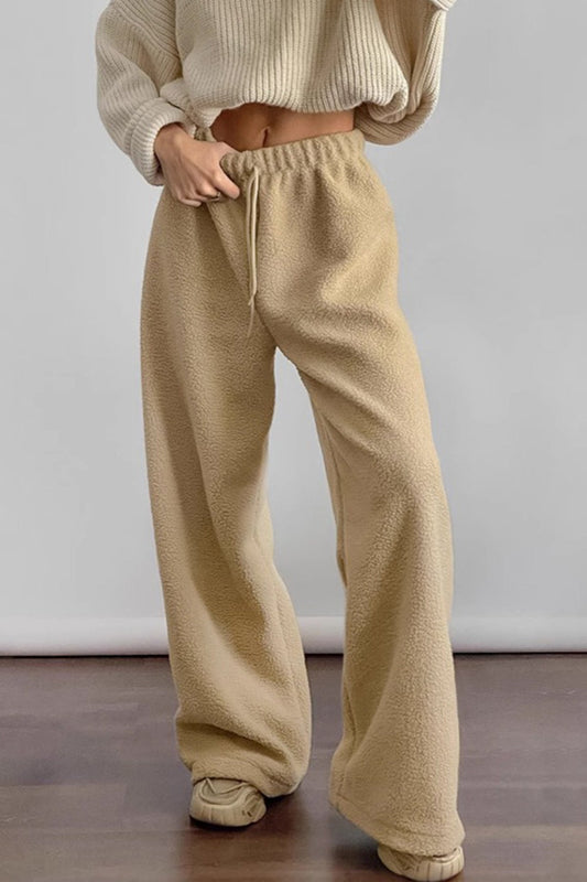Effortlessly Elegant Pants with a Timeless Design