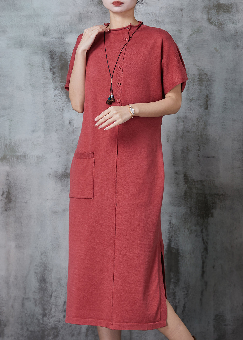 Beautifully Finished Dress in a Timeless Design