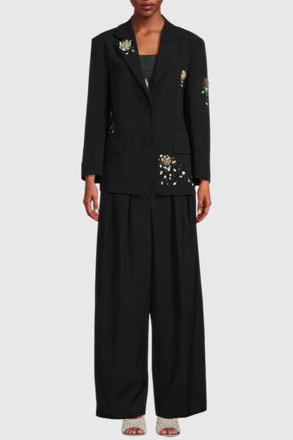 Effortlessly Elegant Garment with a Timeless Design