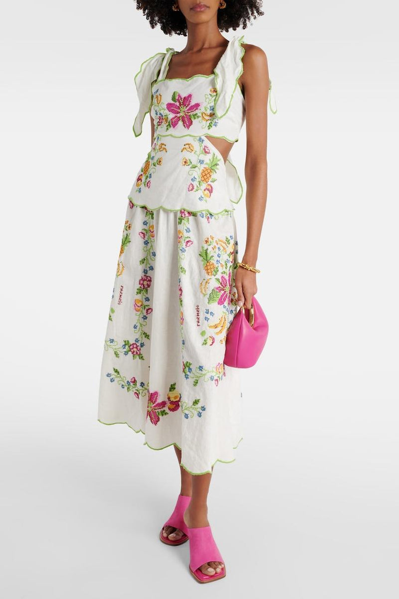 Gracefully Styled Dress for Any Occasion