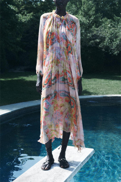 Beautifully Finished Dress in a Timeless Design