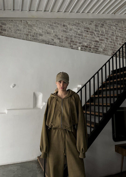 Effortlessly Elegant Pants with a Timeless Design