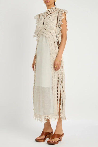 Beautifully Finished Dress in a Timeless Design